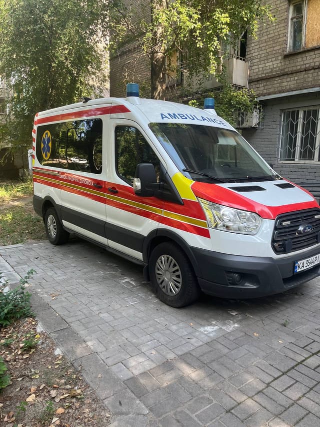 Автомобіль зовні